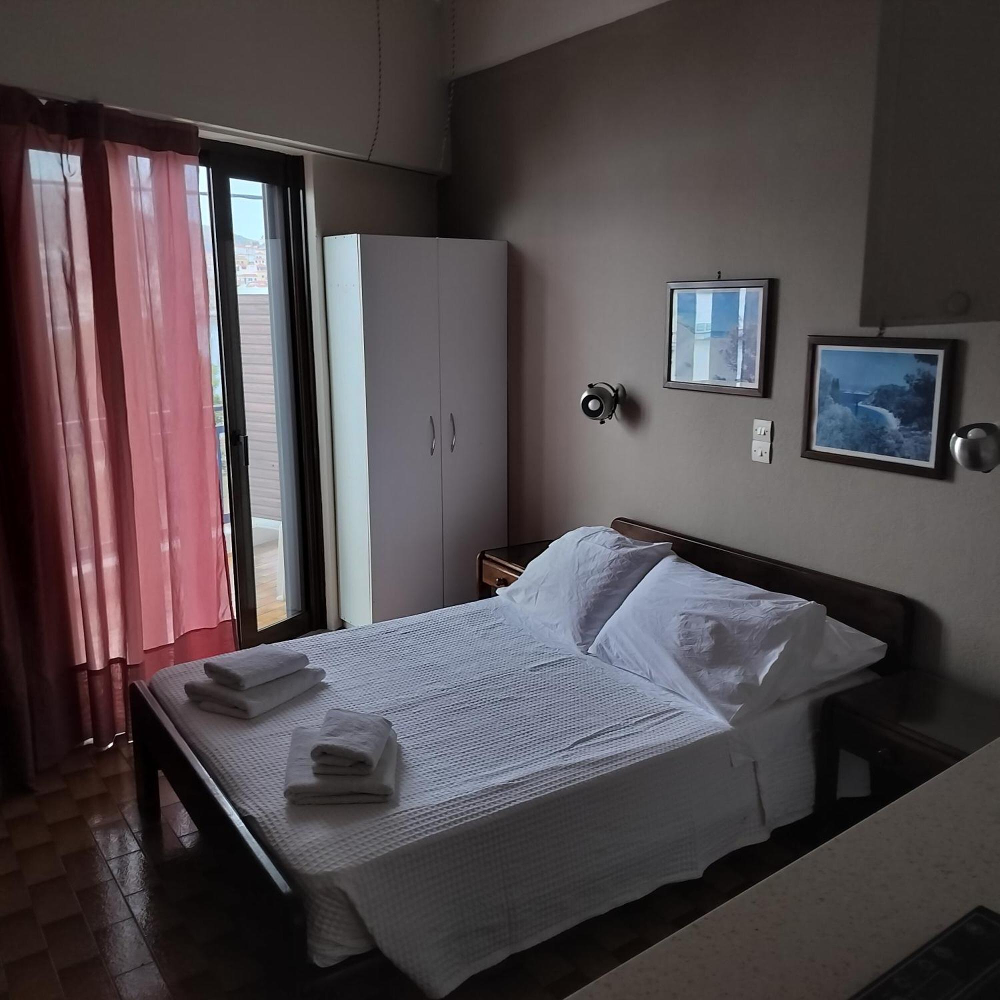 Bissias Guest House Галатас Экстерьер фото