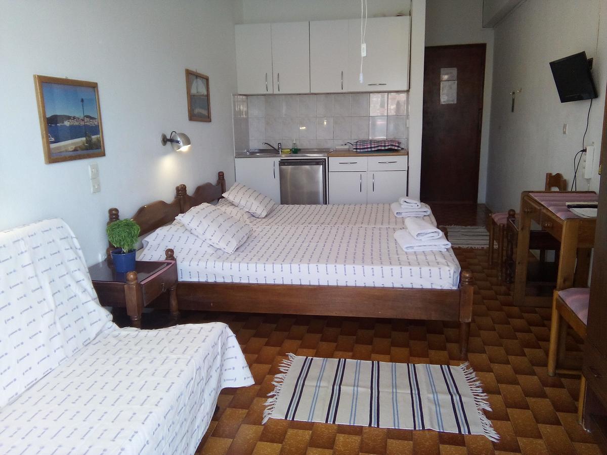 Bissias Guest House Галатас Экстерьер фото